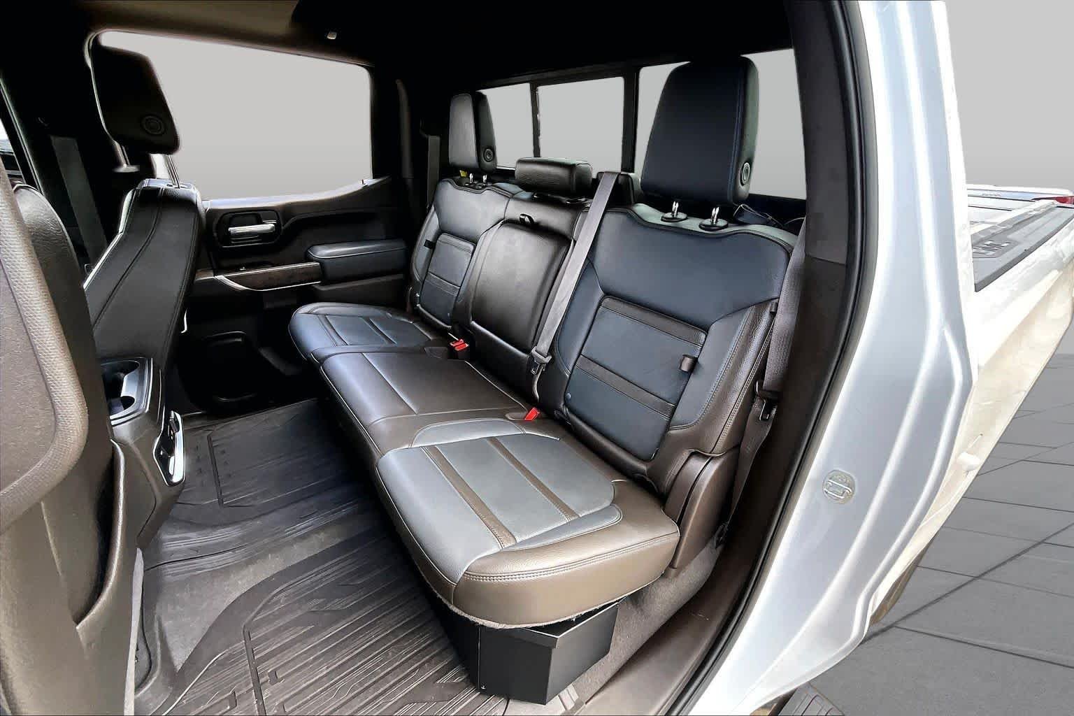 Used 2022 White Frost Tricoat GMC Denali image 21