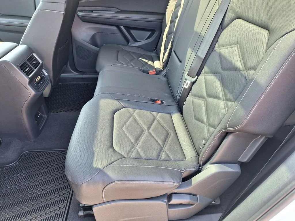 New 2026 White Volkswagen SE w/Technology image 23