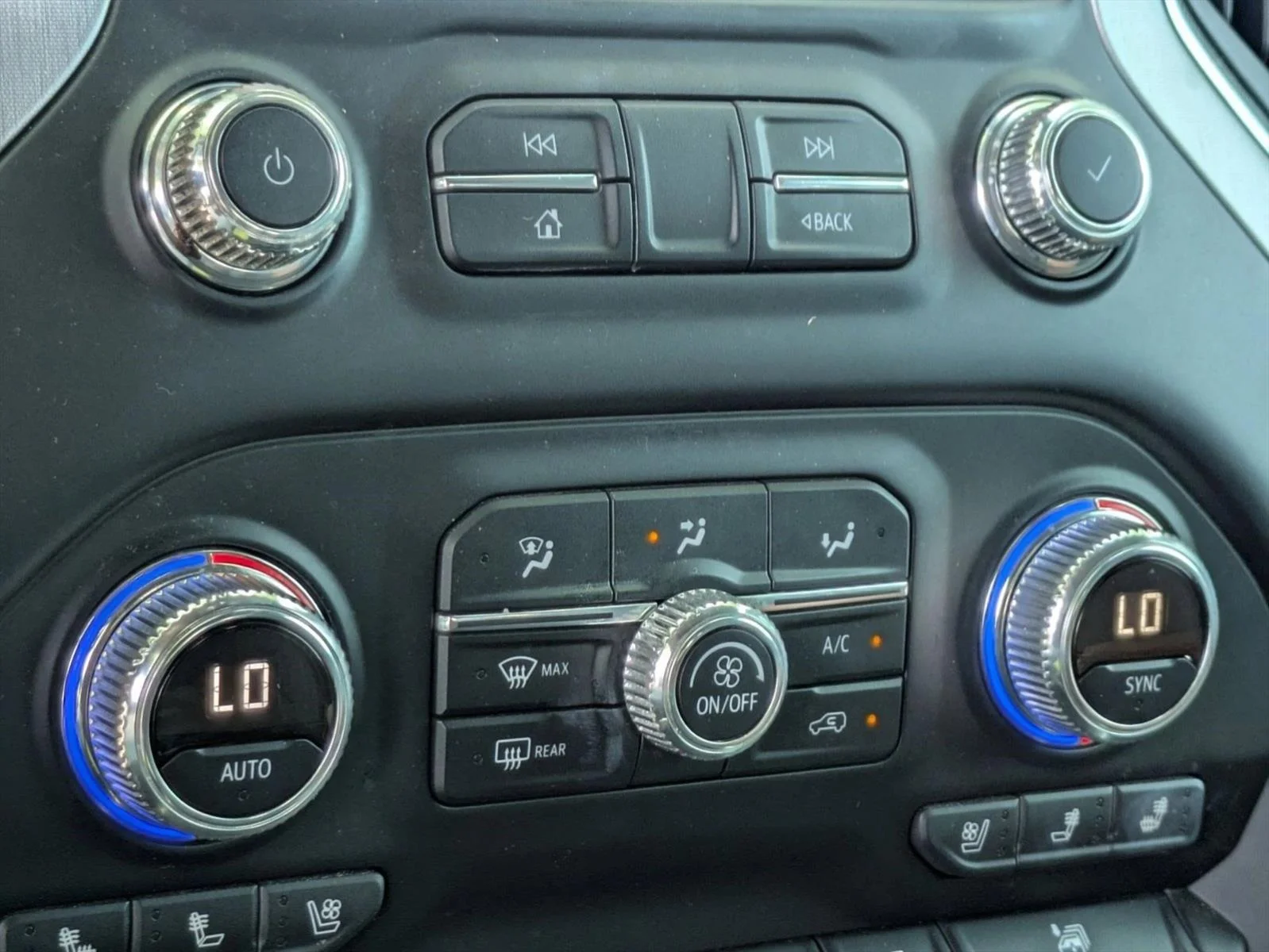 Used 2019 White Frost Tricoat GMC SLT image 10
