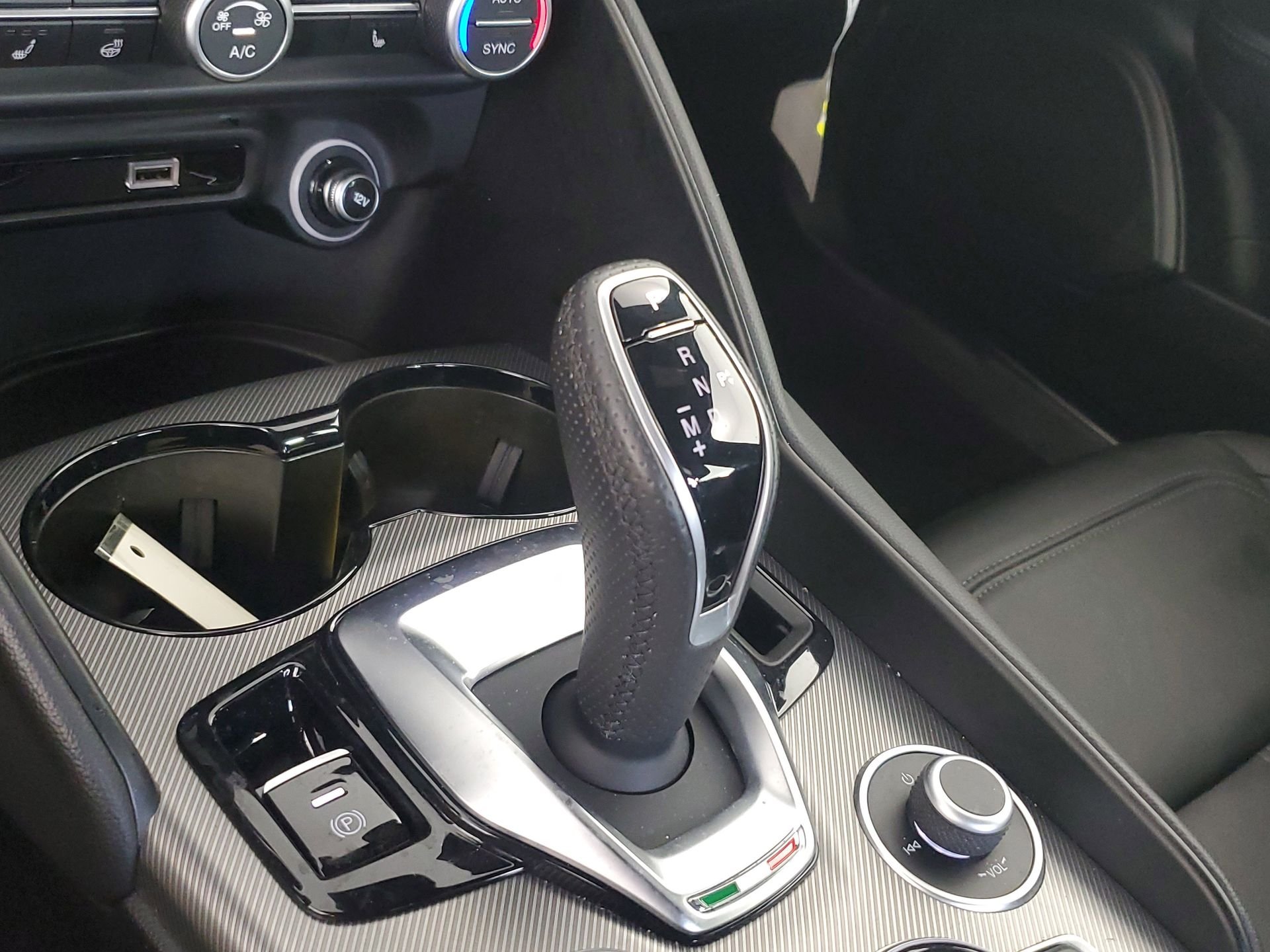 2024 Alfa Romeo Giulia Ti - Photo 41