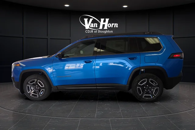 New 2026 Hydro Blue Pearl-Coat Exterior Paint Jeep Limited image 4