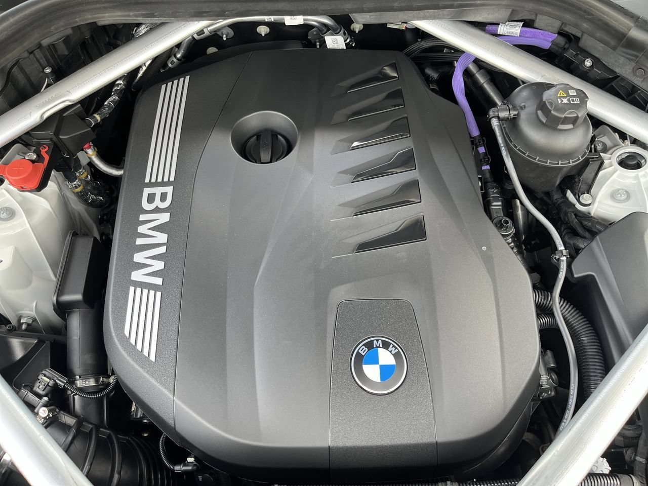Used 2026 Alpine White BMW xDrive40i image 38