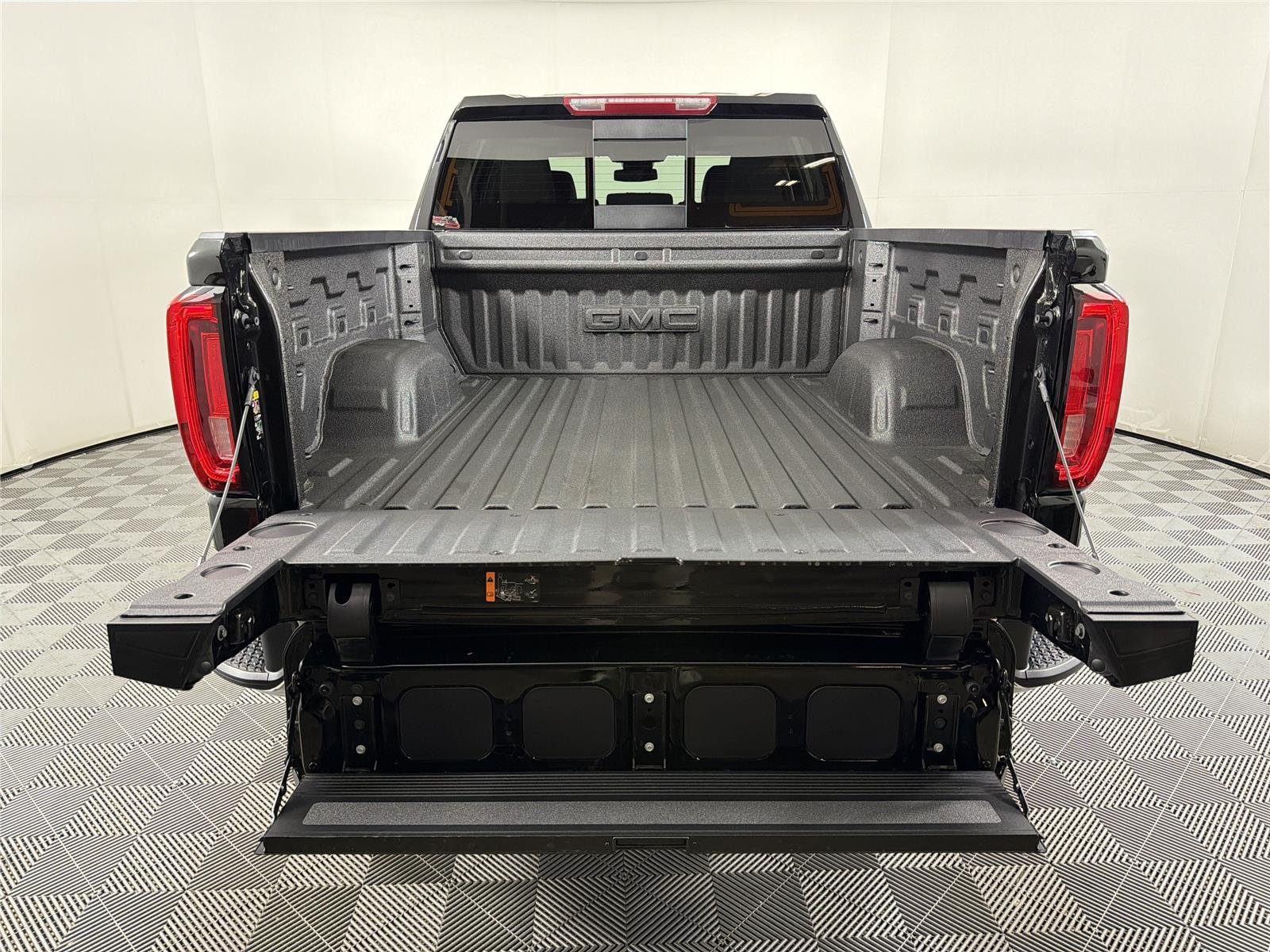 2026 GMC Sierra 1500 SLT - Photo 16