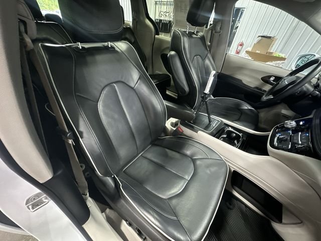 Certified Used 2022 Bright White Clearcoat Chrysler Limited image 32
