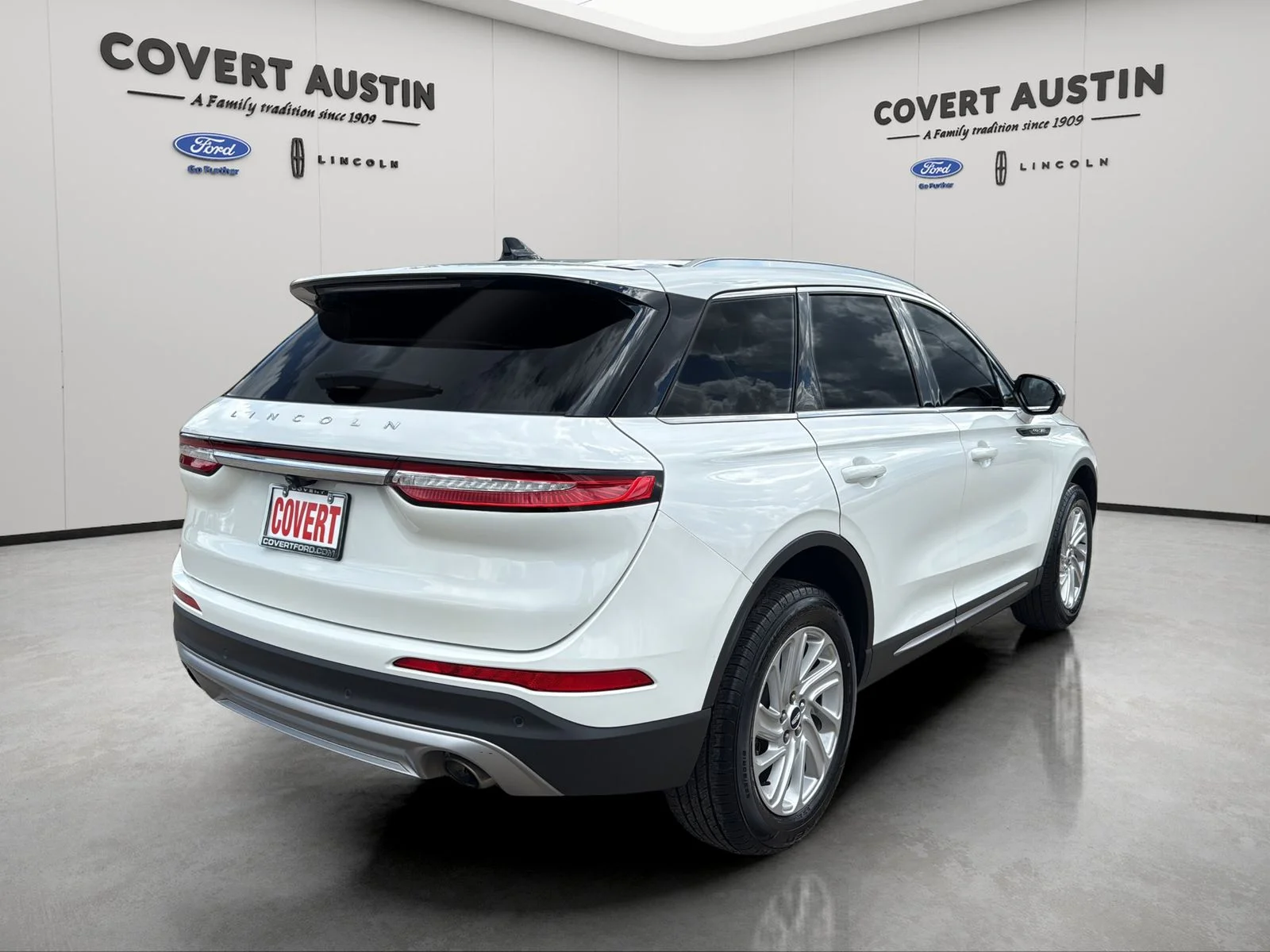Used 2022 White Lincoln Standard image 5