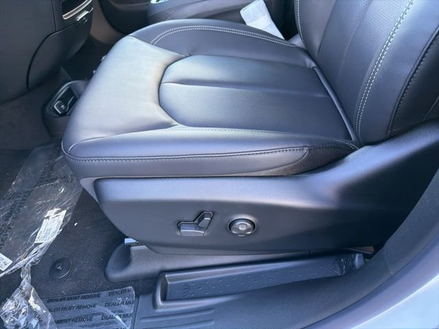 2026 Chrysler Pacifica Select - Photo 10