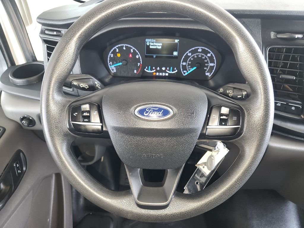 Used 2022 White Ford Box Truck image 25