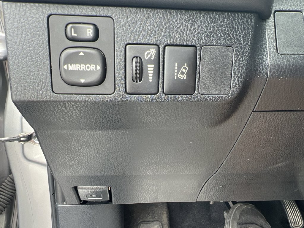 Used 2018 Silver Toyota LE image 16