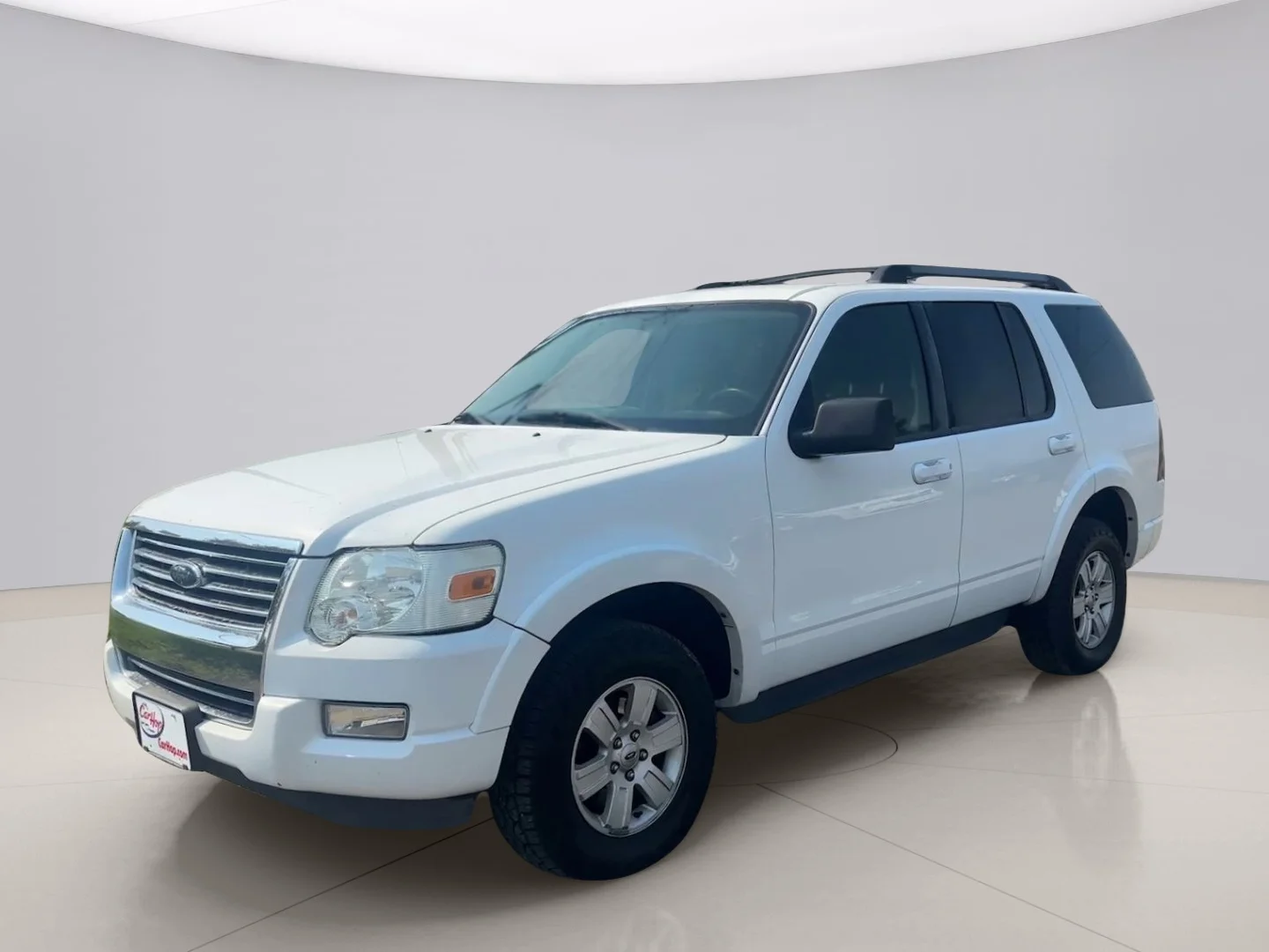 Used 2010 White Ford XLT image 1