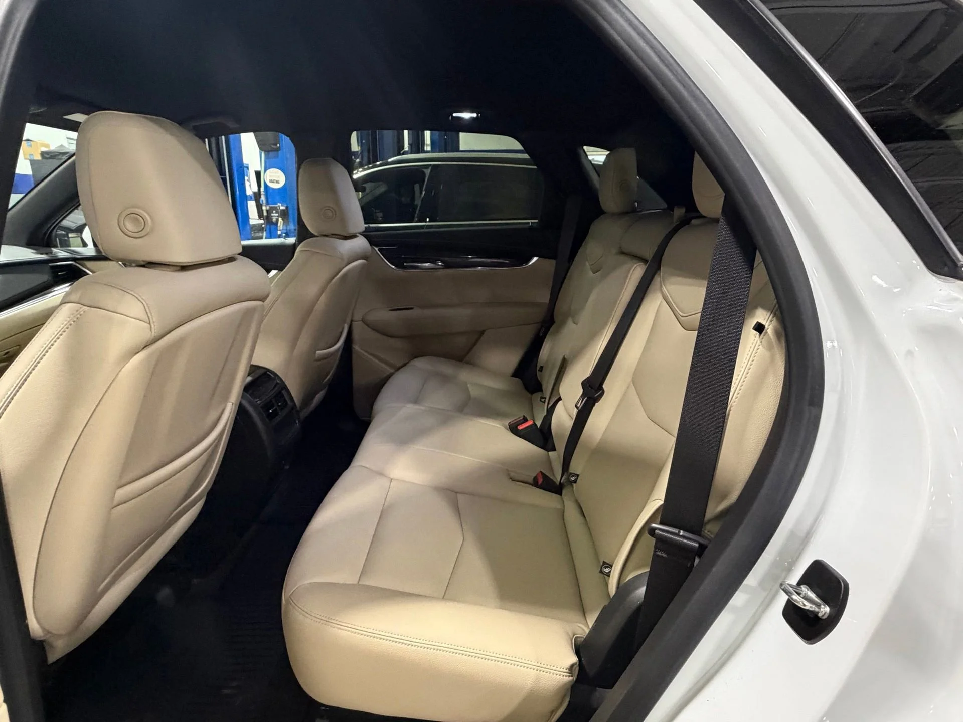Used 2019 CRYSTAL WHITE TRICOAT Cadillac AWD image 14