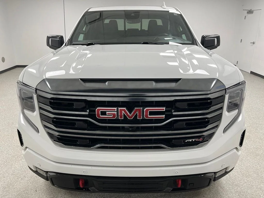 Used 2022 White GMC AT4 image 3