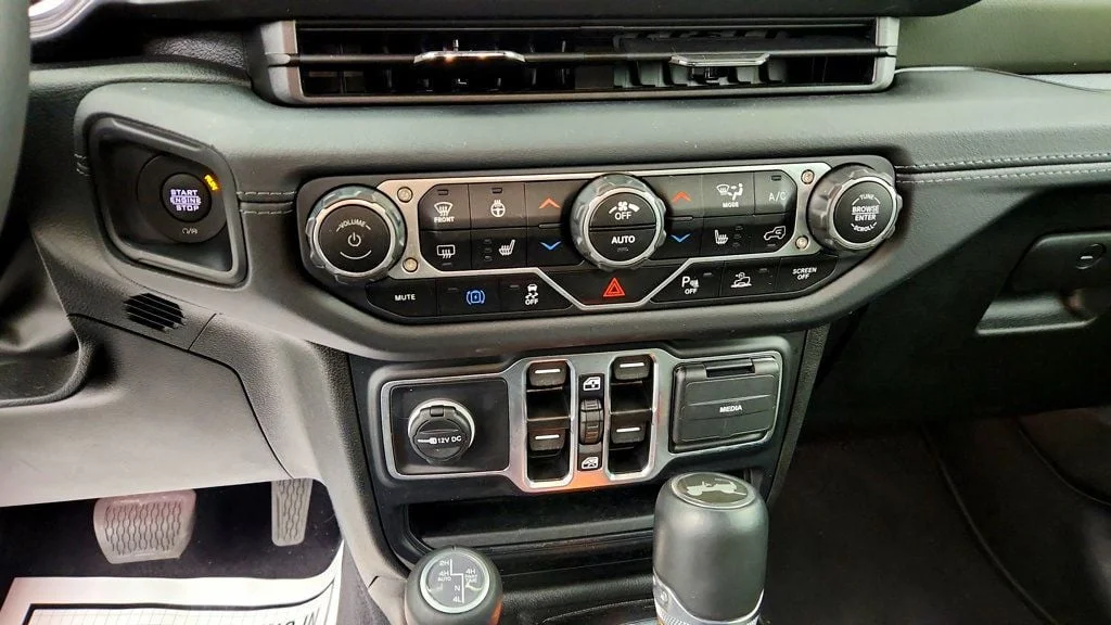Used 2024 Black Clearcoat Jeep High Altitude 4x4 image 17