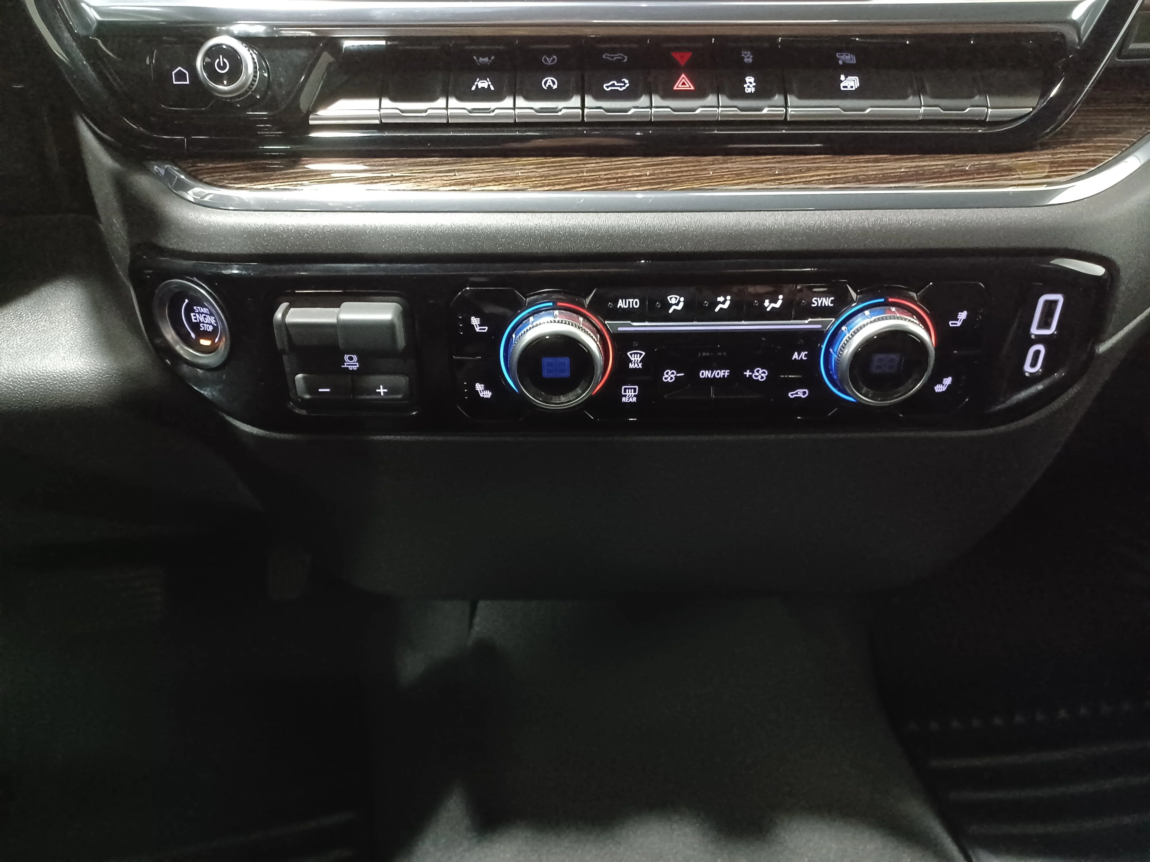Certified Used 2024 Summit White GMC Elevation 4WD*6 Pass | Adaptive Cruise | Remote Start | Htd Seats | Park Assist | 6ft Box | Tow Pkg image 17