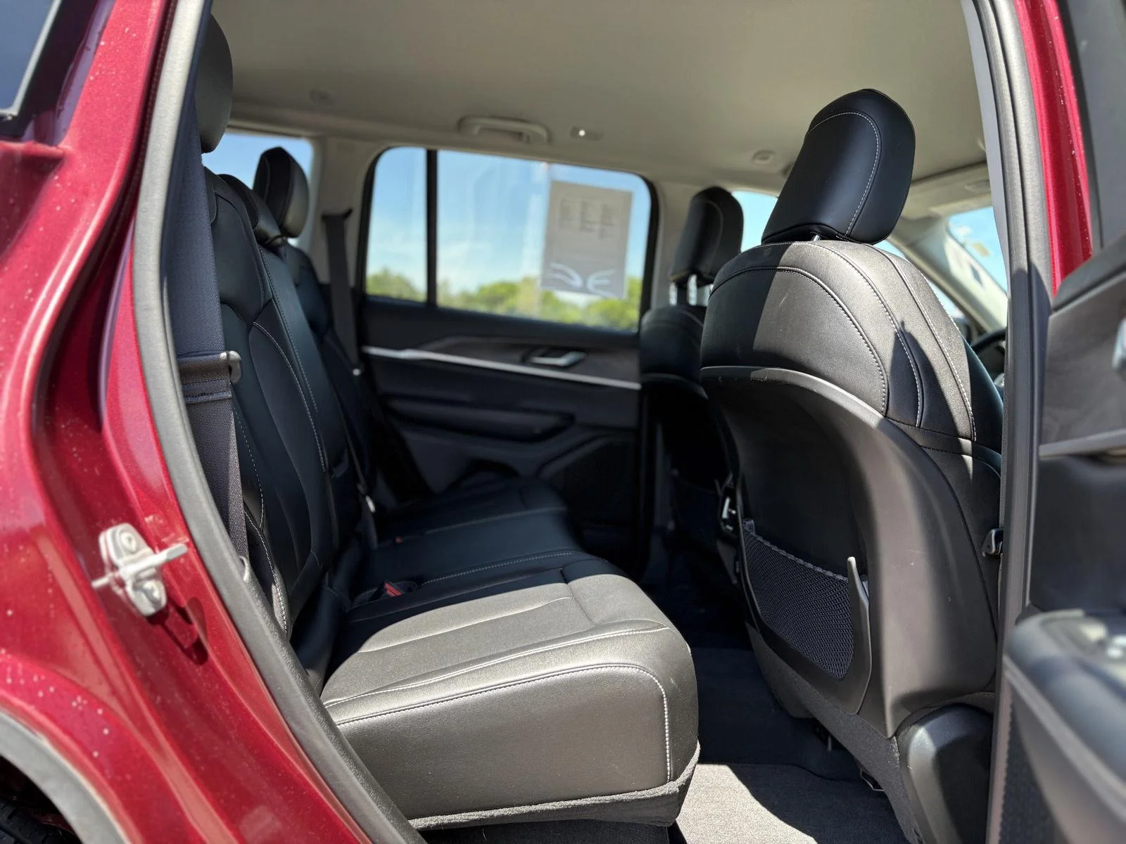 Used 2023 Velvet Red Pearlcoat Jeep Limited image 13