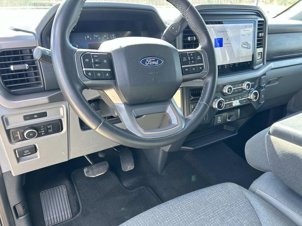 Used 2025 Oxford White Ford XLT image 12