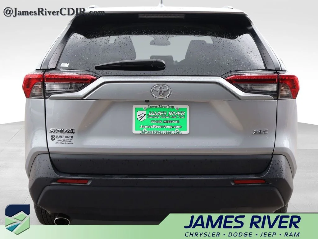 Used 2024 Silver Toyota XLE image 4