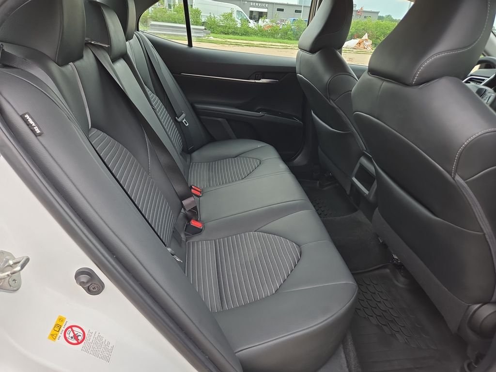 Used 2018 Super White Toyota SE image 22