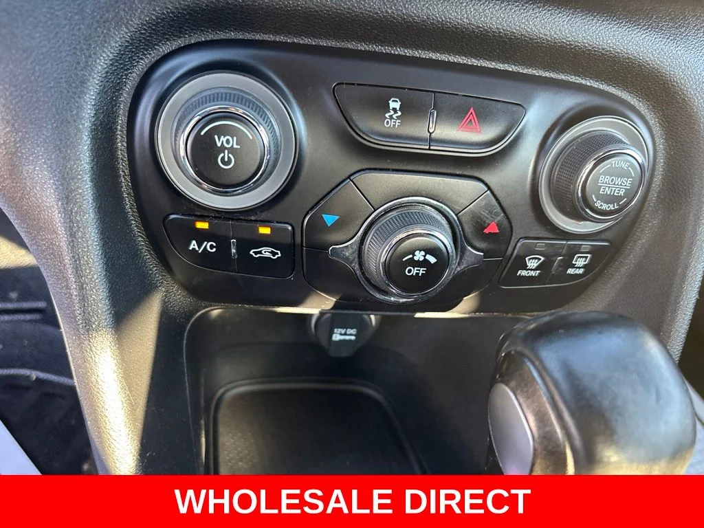 Used 2016 Red Dodge SXT image 19