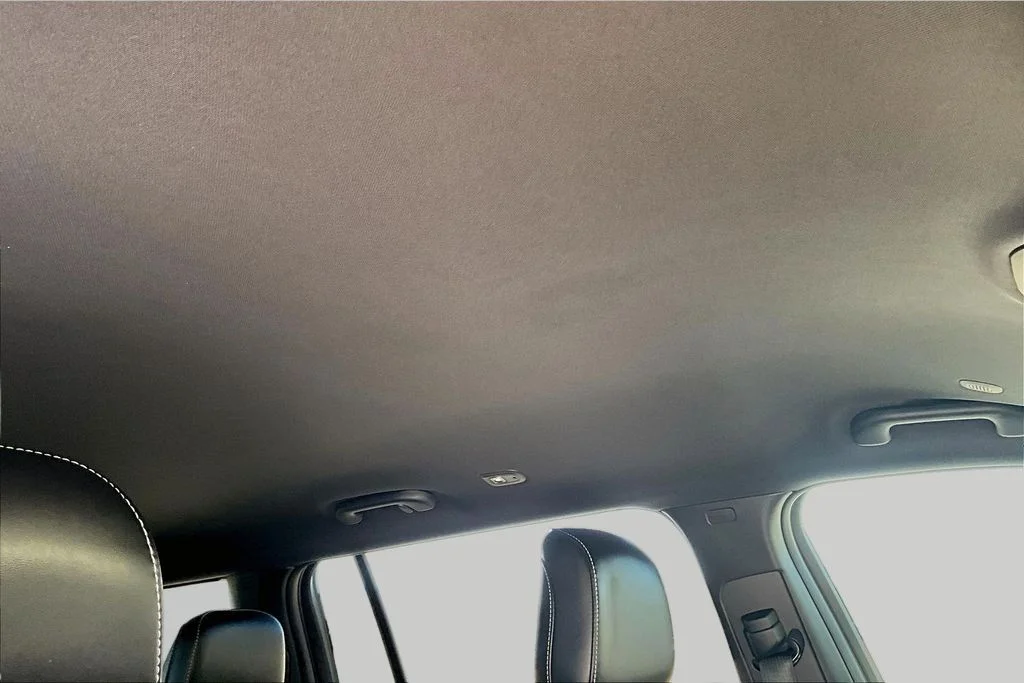 Used 2025 Red Jeep Altitude image 31