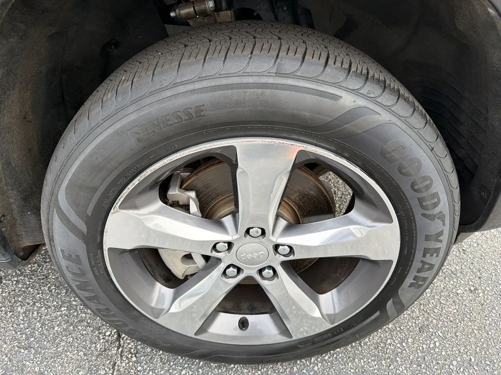 Used 2022 Gray Jeep Limited image 12