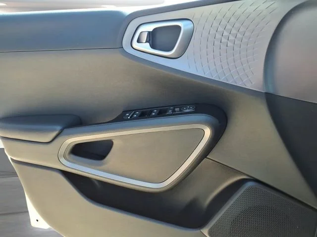 Used 2020  Kia S image 16