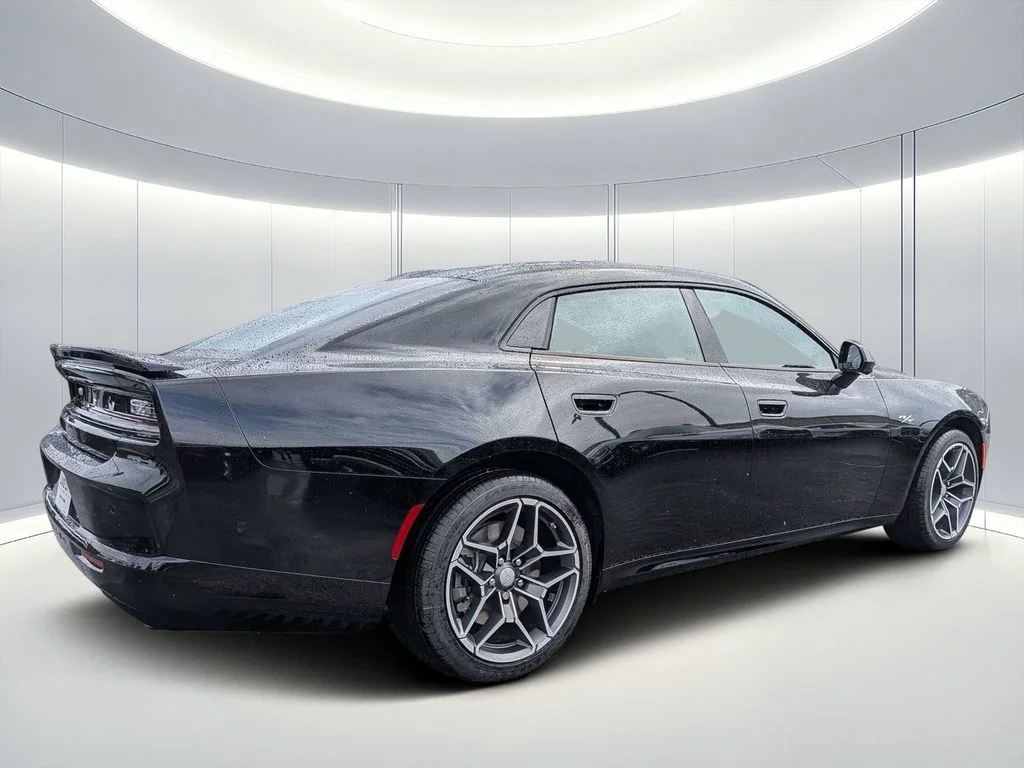 New 2026 Diamond Black Crystal Pearlcoat Dodge R/T image 4