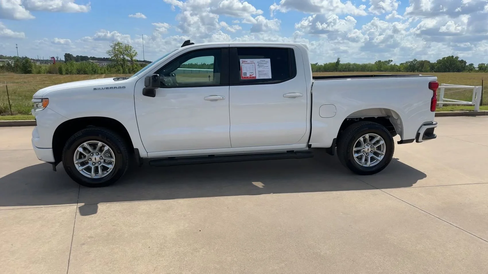 Used 2025 Summit White Chevrolet RST image 6