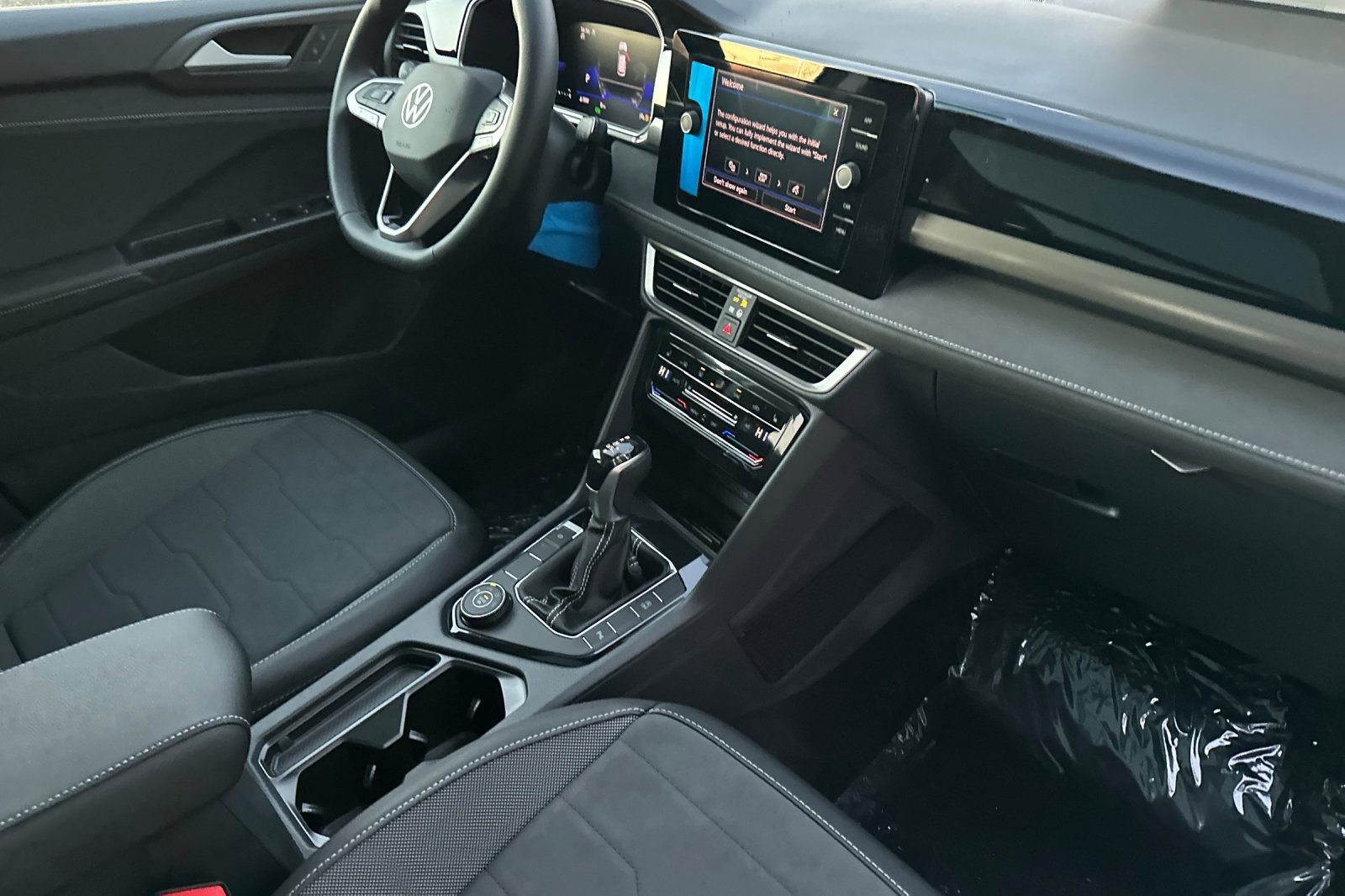 New 2026 Monument Gray w/Deep Black Roof Volkswagen SE Black image 16