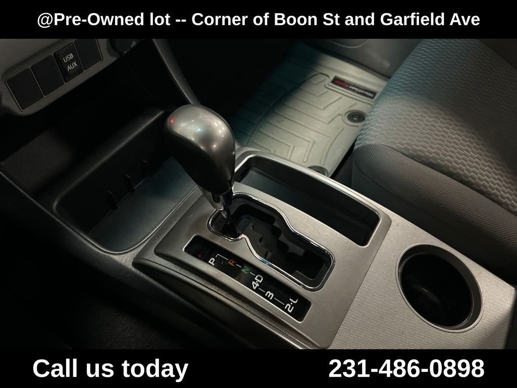 Used 2013 Green Toyota Base image 26