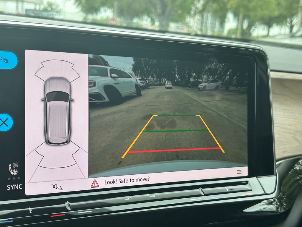 New 2026 White/off-white Volkswagen SE w/Technology image 17