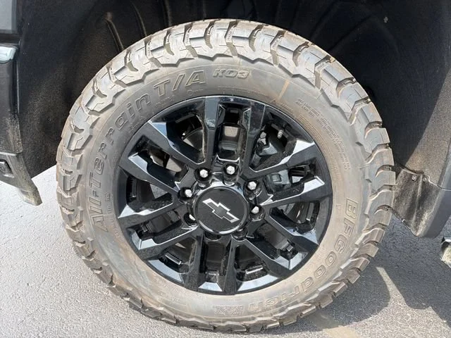 New 2026 Black Chevrolet High Country image 29
