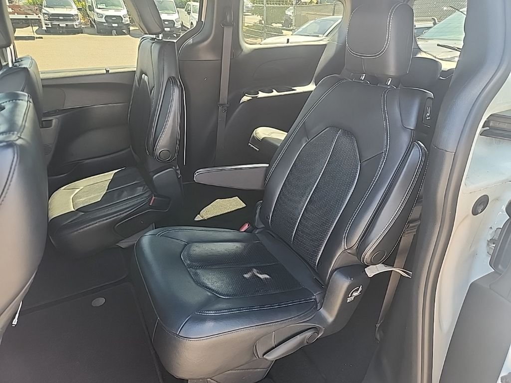 Used 2019 White Chrysler Touring L image 20