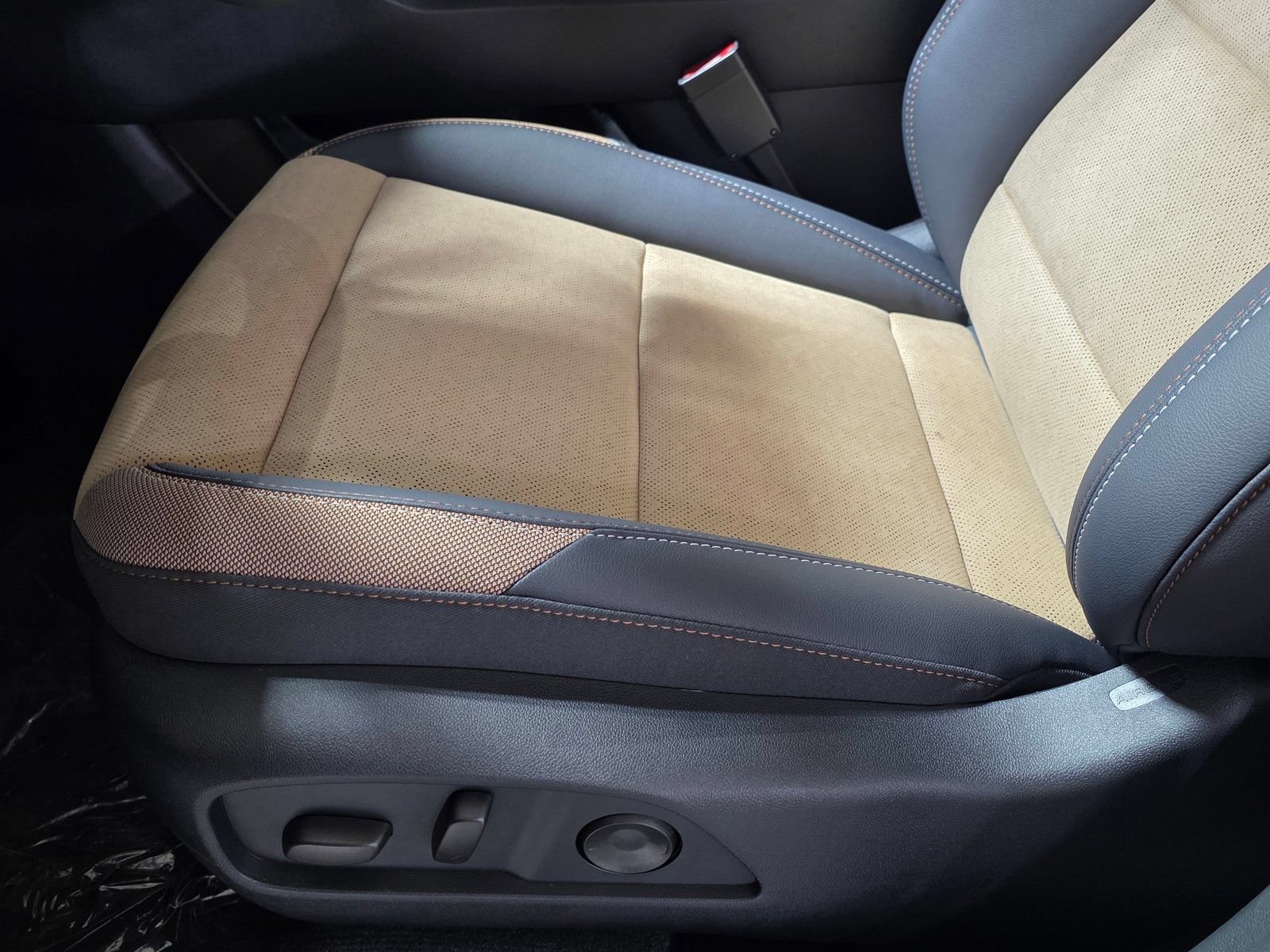 2027 Chevrolet Equinox ACTIV - Photo 24