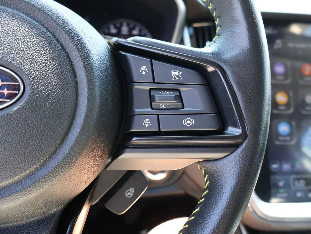 Used 2025 White Subaru Onyx Edition image 28