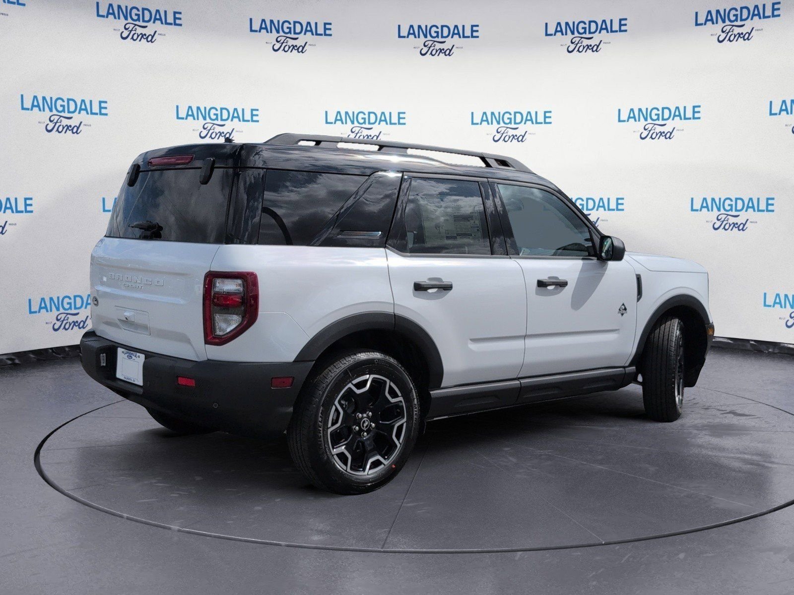 New 2026 Oxford White Ford Outer Banks image 4