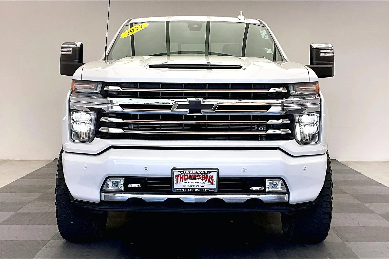 Used 2022 Iridescent Pearl Tricoat Chevrolet High Country image 2