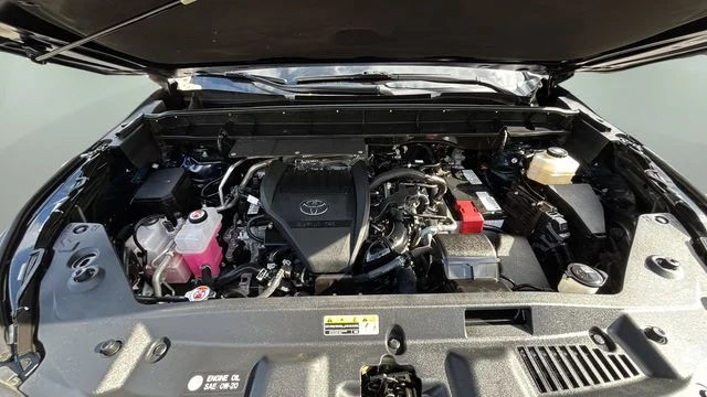 Used 2023  Toyota XLE image 33
