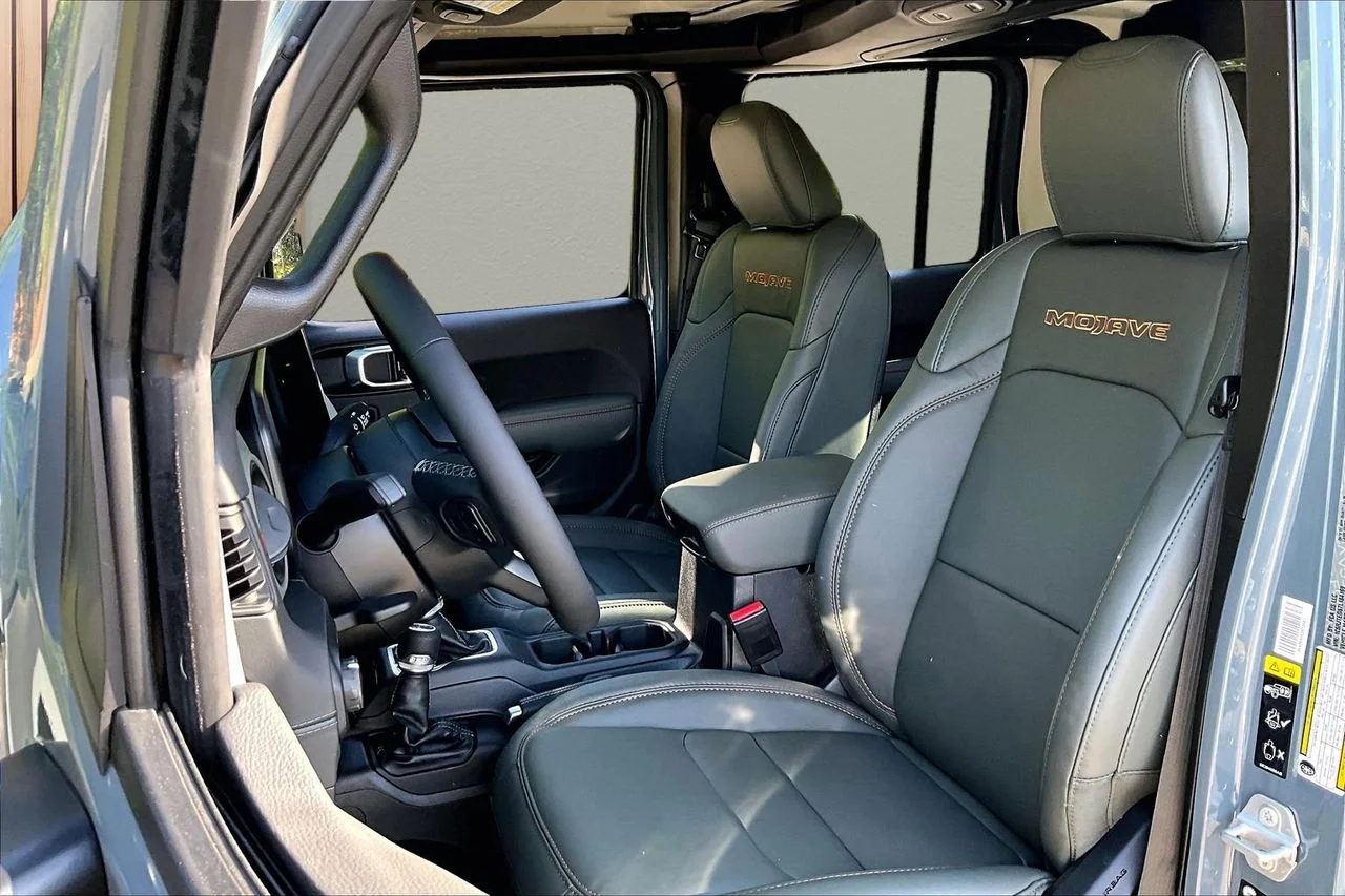 New 2026 Anvil Clear-Coat Exterior Paint Jeep Mojave image 16