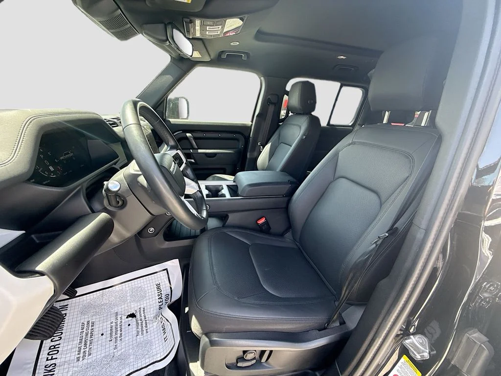 Used 2025  Land Rover S image 22