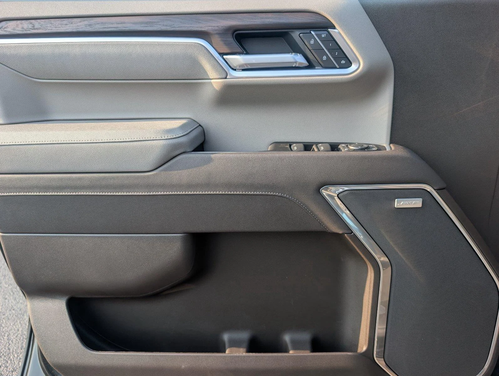 New 2026 Onyx Black GMC SLT image 18