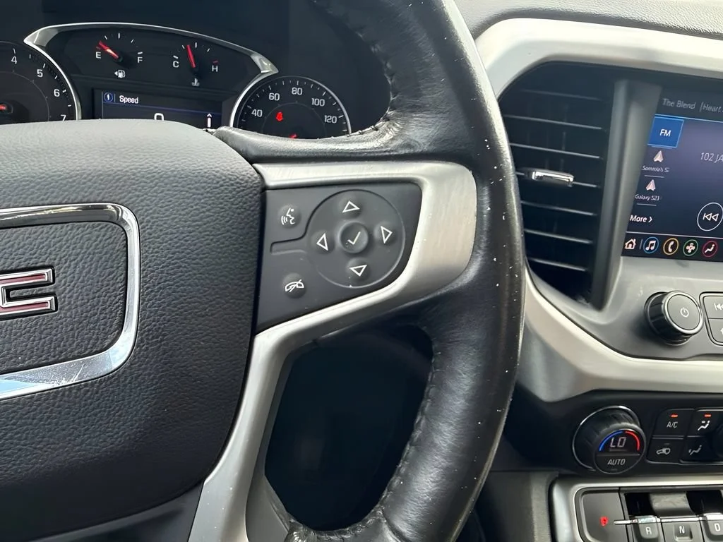 Used 2020 SUMMIT WHITE GMC SLE image 15