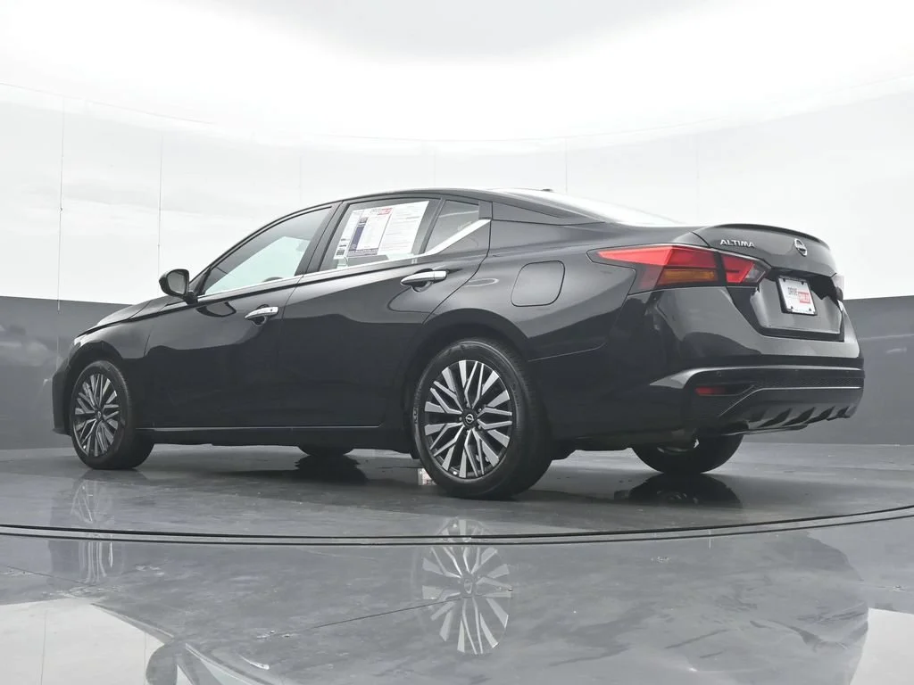 Used 2025 Black Nissan 2.5 SV image 29