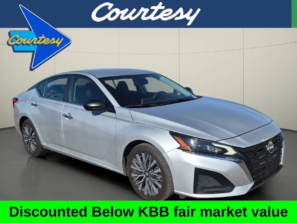 Used 2024 Silver Nissan 2.5 SV image 1