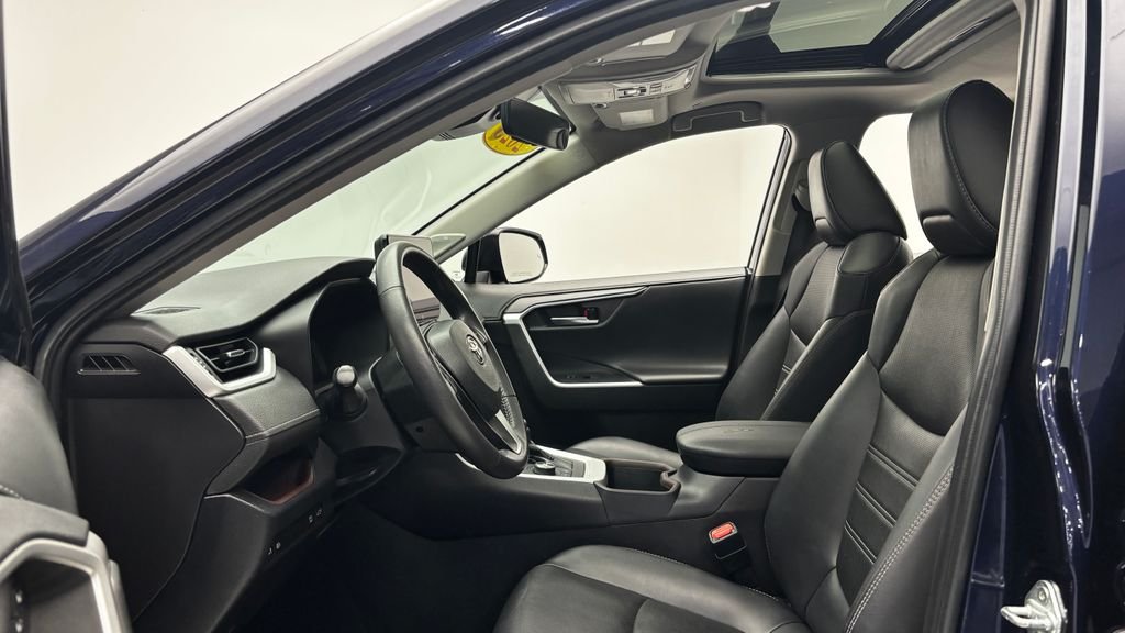 Used 2023  Toyota Limited image 12