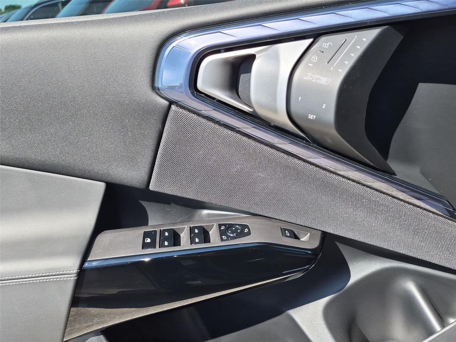 Used 2026 Black Sapphire Metallic BMW M50 xDrive image 16