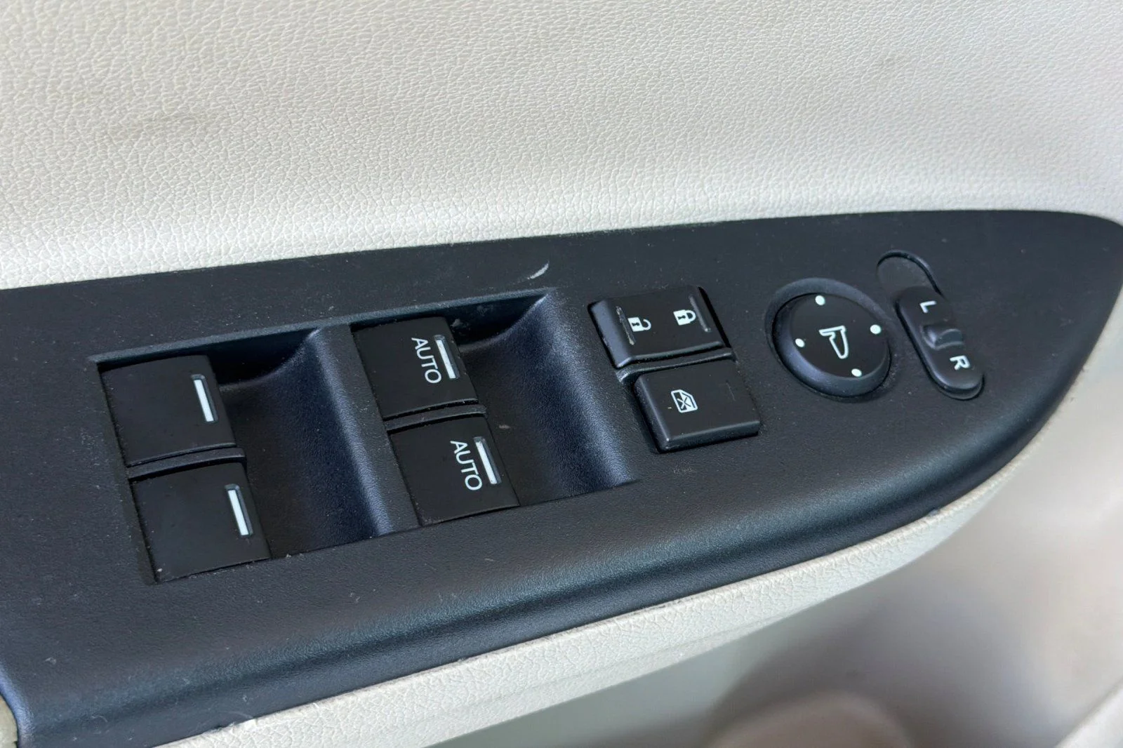 Used 2016  Honda EX-L image 14
