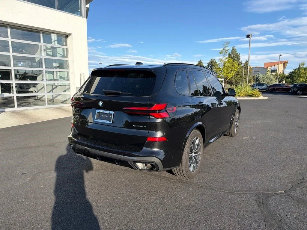Used 2026 Black Sapphire Metallic BMW xDrive40i image 5
