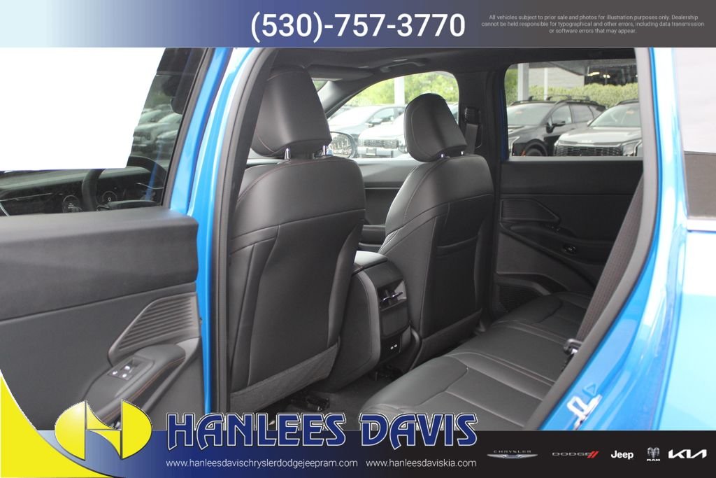 New 2026 Hydro Blue Pearl-Coat Exterior Paint Jeep Limited image 17