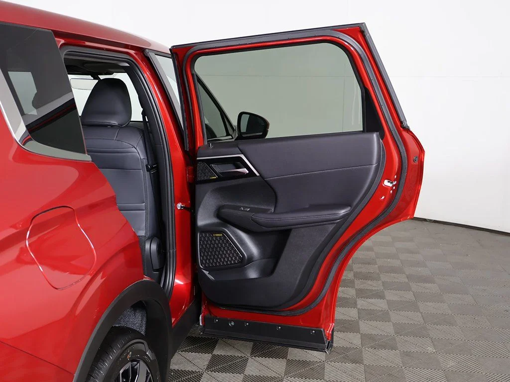 2025 Mitsubishi Outlander SE - Photo 26
