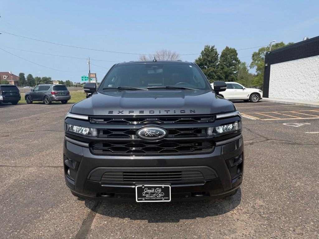 Used 2023  Ford Limited image 12